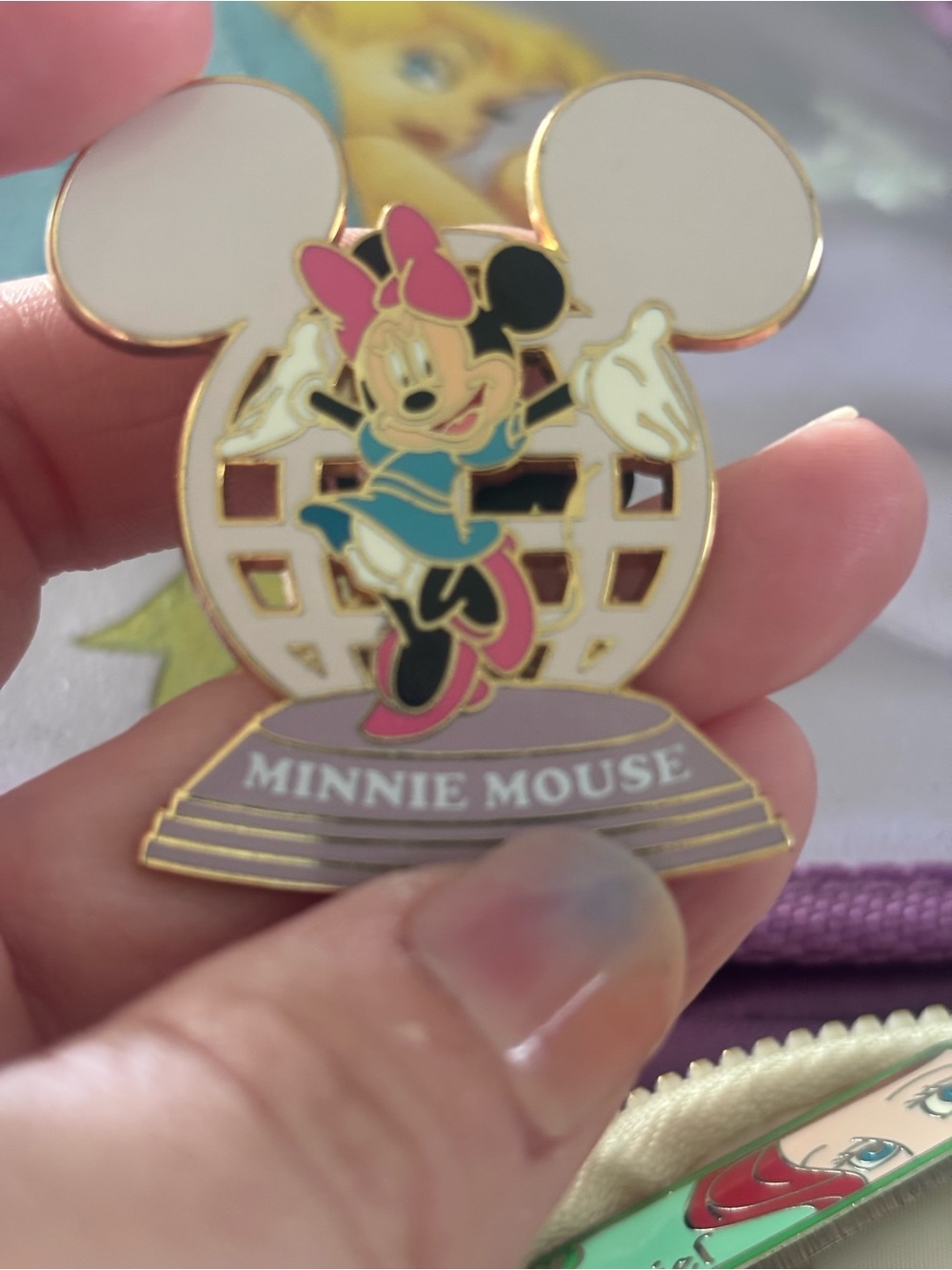 Minnie Mouse LE 2009 trading pin